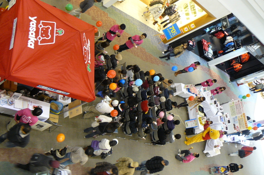 催事場(抽選会時)の遠景(於イオンモール京都五条)。。。